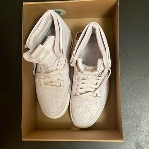 Women air Jordan high top zoom, size 9, never worn